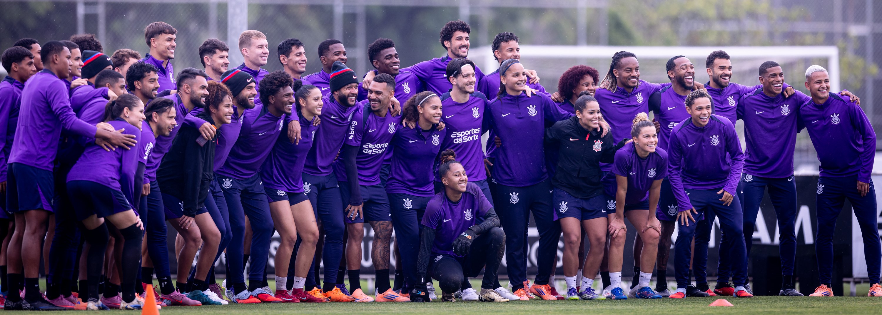 Corinthians promove clima descontraído entre elencos; tietagem a Memphis e Yuri marca o dia