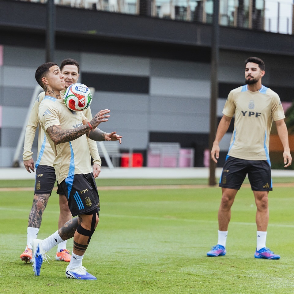 VÃO JOGAR! Scaloni confirma dupla do Palmeiras em amistoso da Argentina contra Porto Rico