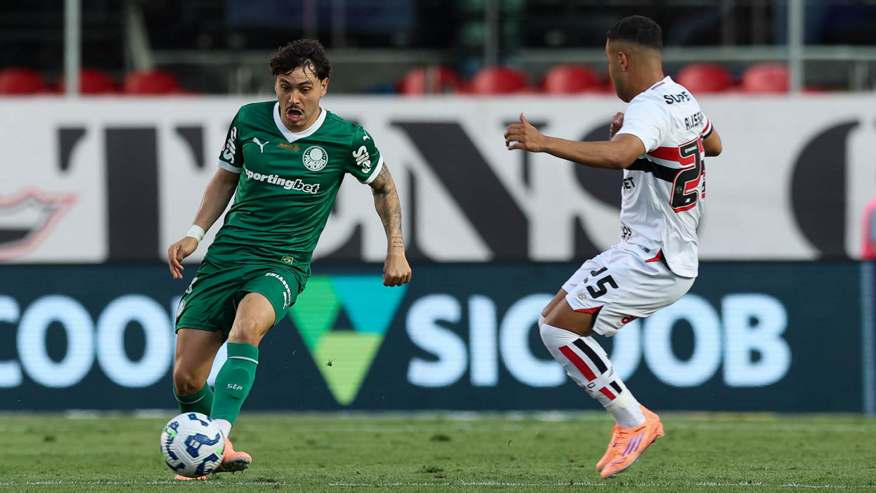 Mauricio empata em assistências com Veiga e busca vaga entre titulares do Palmeiras