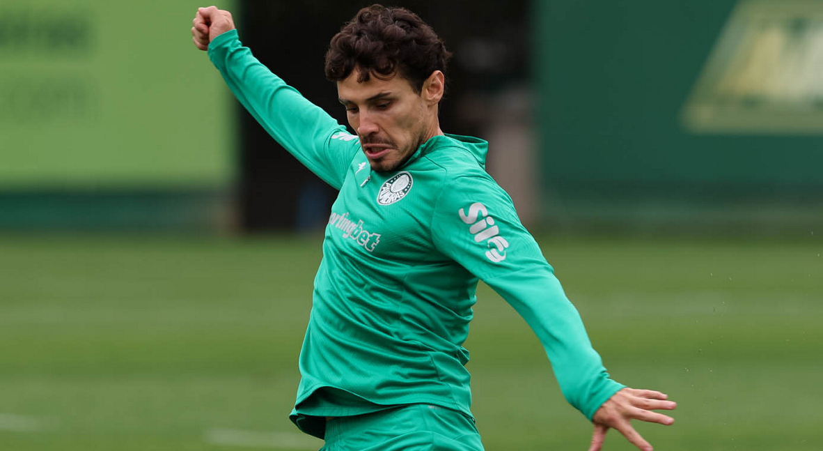 Raphael Veiga busca nova chance no Palmeiras contra rival de hat-trick anterior