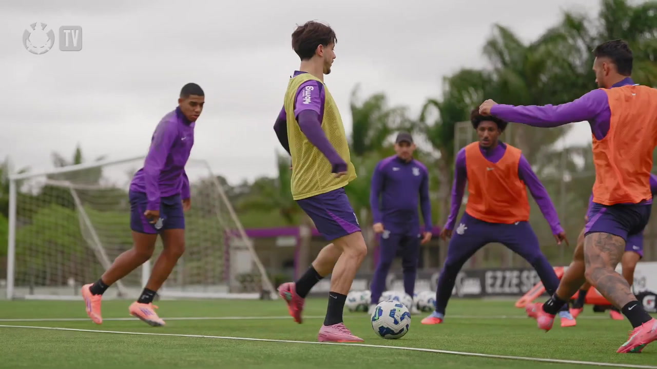 Corinthians retoma atividades com Garro, Carrillo, Charles e André Ramalho na transição