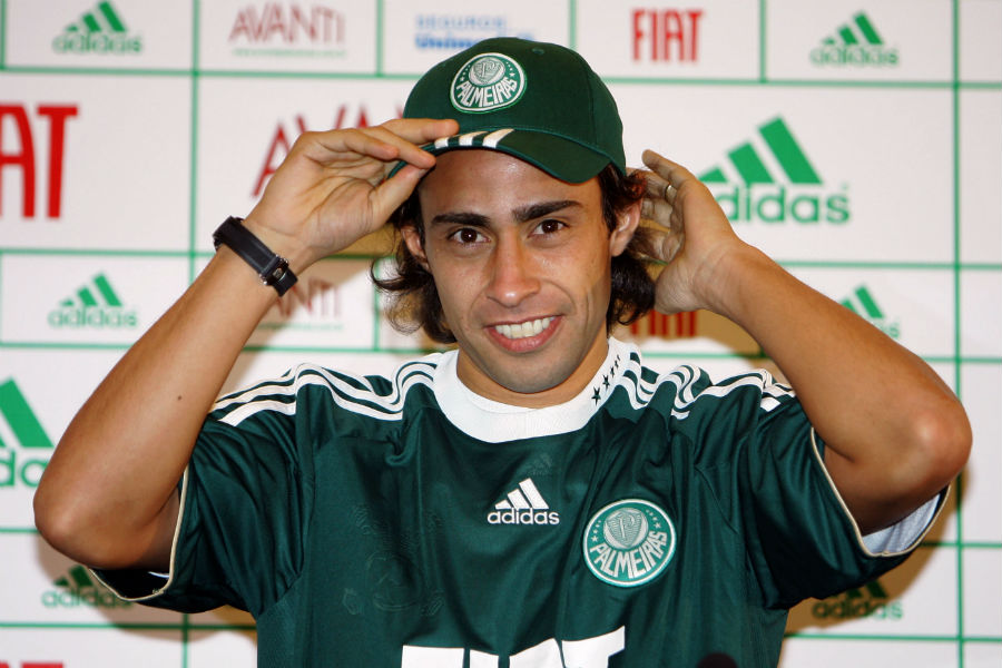 Valdivia, ex-jogador de Palmeiras e Flamengo, completa 42 anos hoje