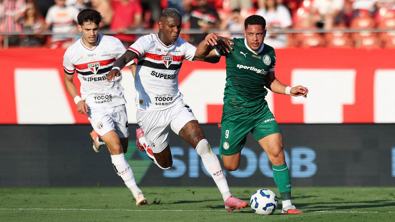 Vitor Roque se manifesta contra homofobia após acordo do Palmeiras no STJD: 