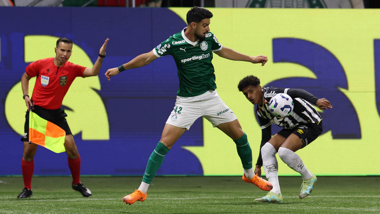 Palmeiras enfrenta desfalques e busca ampliar invencibilidade histórica contra o Santos