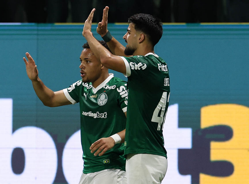Palmeiras reage e faz história ao vencer Santos em casa no Brasileirão, consolidando domínio