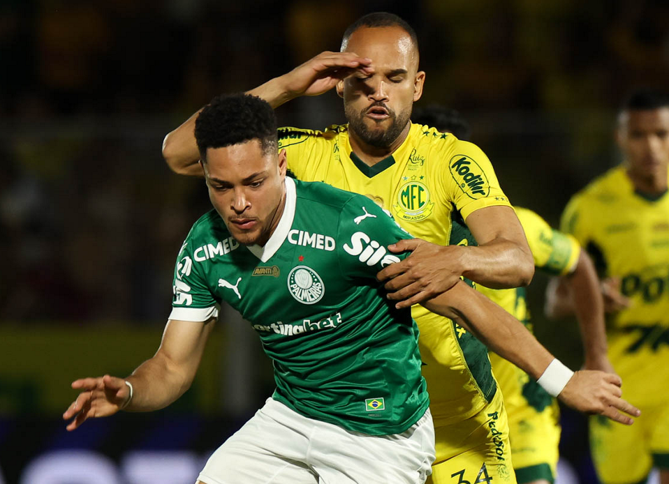 Vitor Roque brilha com 20 gols na temporada e coloca Palmeiras em raríssimo feito após 13 anos