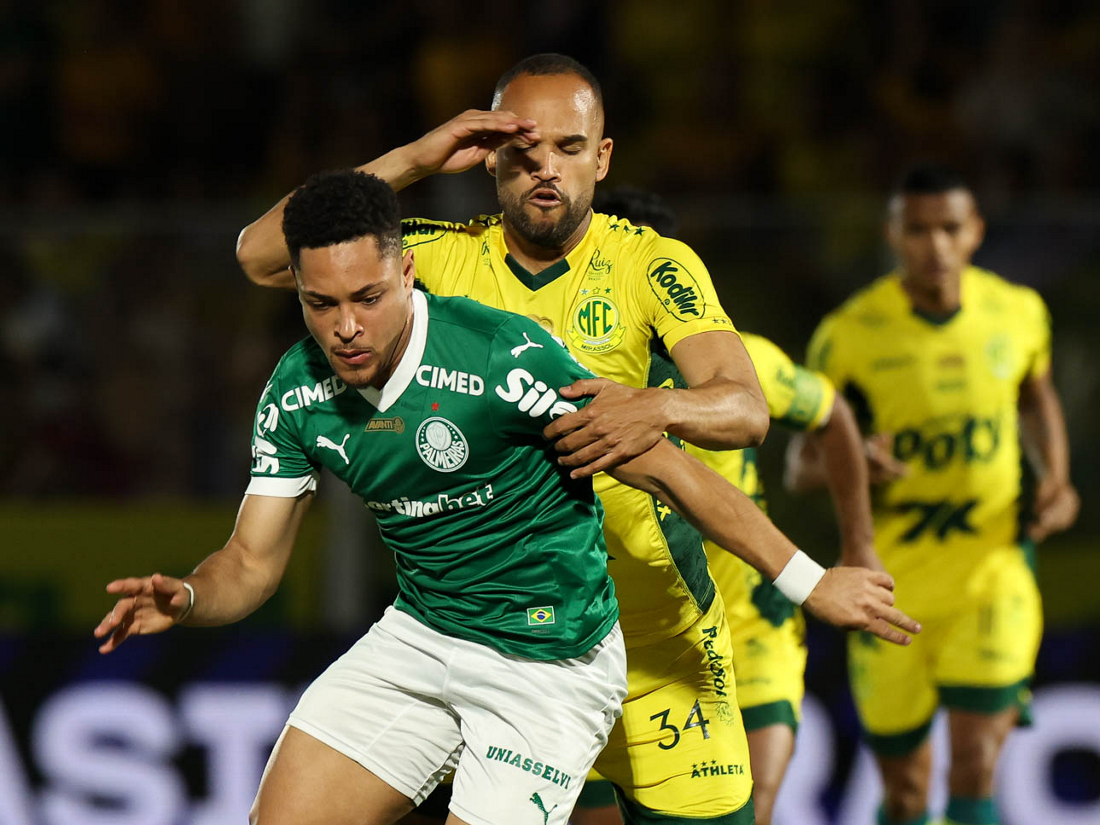 Leila Pereira empresta jato e destaca espírito de união entre clubes brasileiros