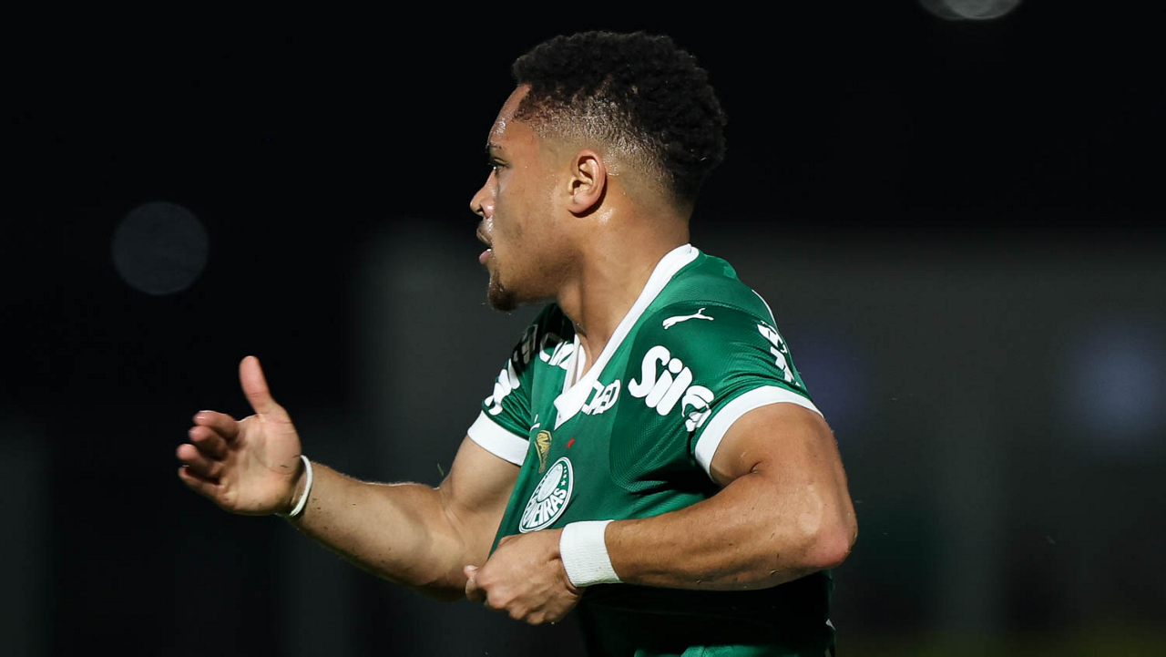 Palmeiras busca acordo com STJD para evitar suspensão de Vitor Roque em meio a impasse jurídico