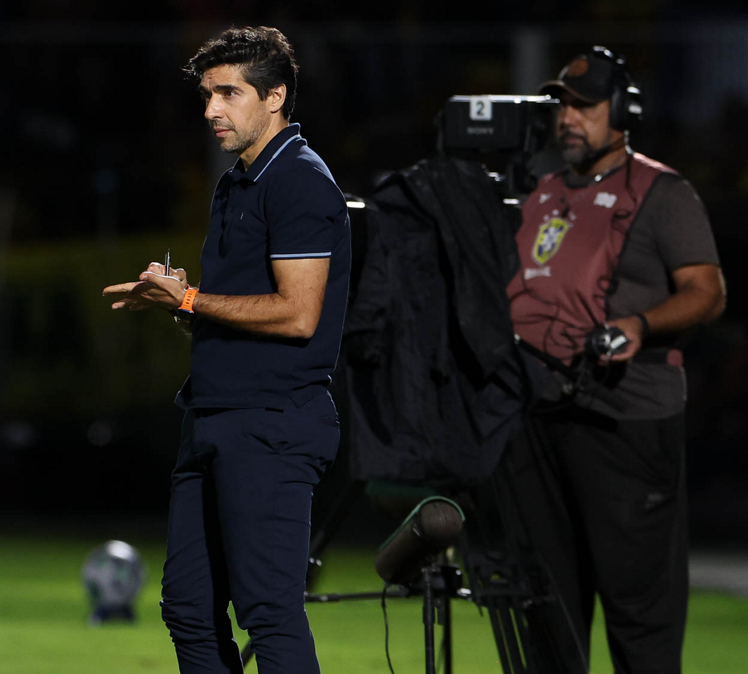 Palmeiras tropeça novamente contra adversários do G6, mas Abel minimiza preocupações com desempenho