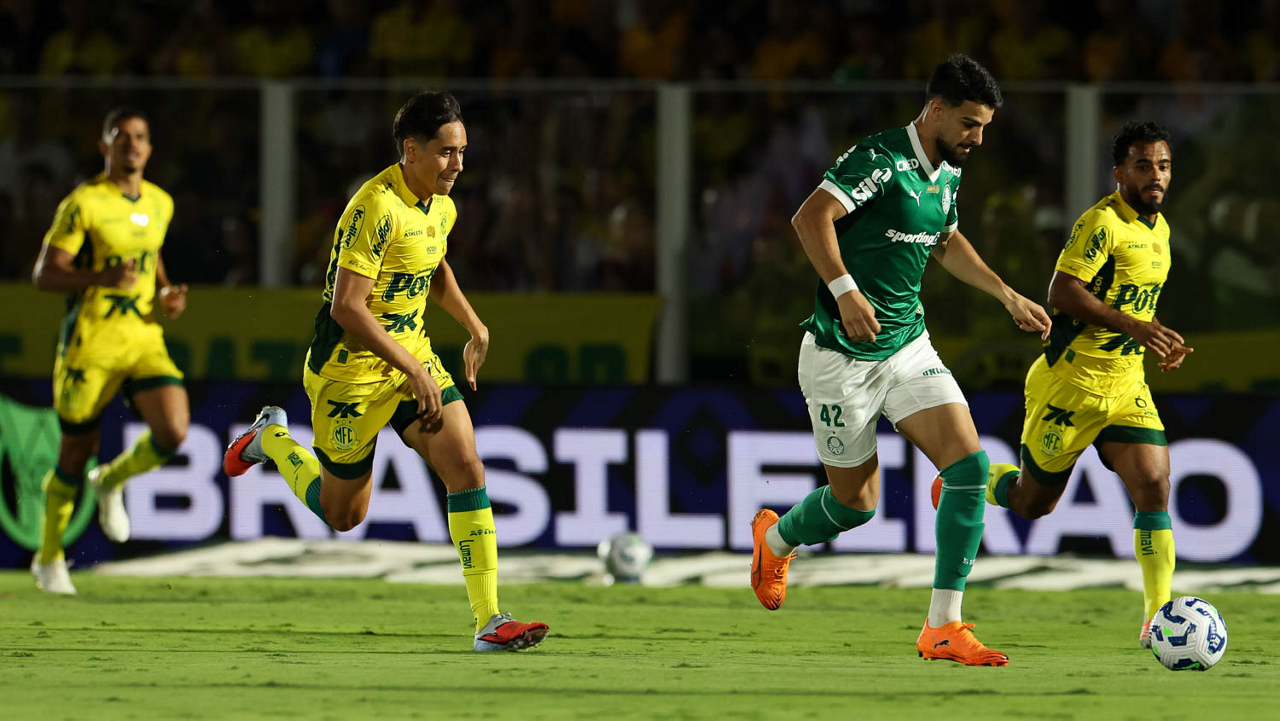 Mirassol desafia o Palmeiras em duelo decisivo pelo Brasileirão; equipe busca a vitória em casa