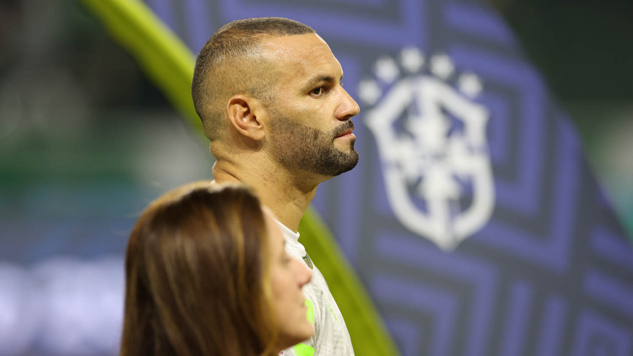 Nos bastidores, Muller cobra do Palmeiras pela permanência de Weverton, ídolo em alta