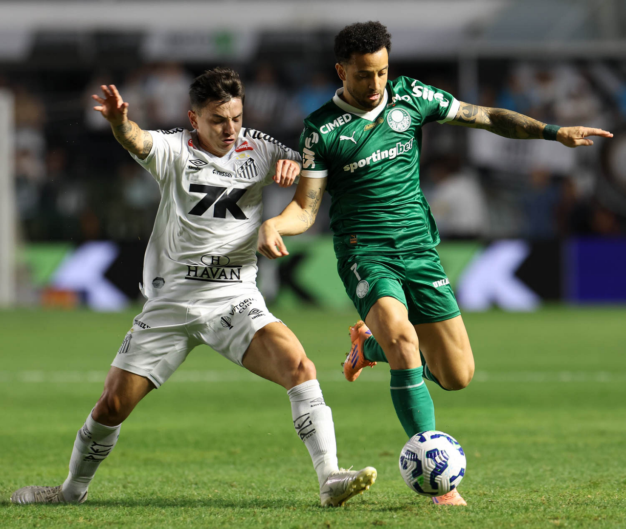 Santos conquista vitória emocionante no clássico, escapa do Z4 e derruba Palmeiras da liderança