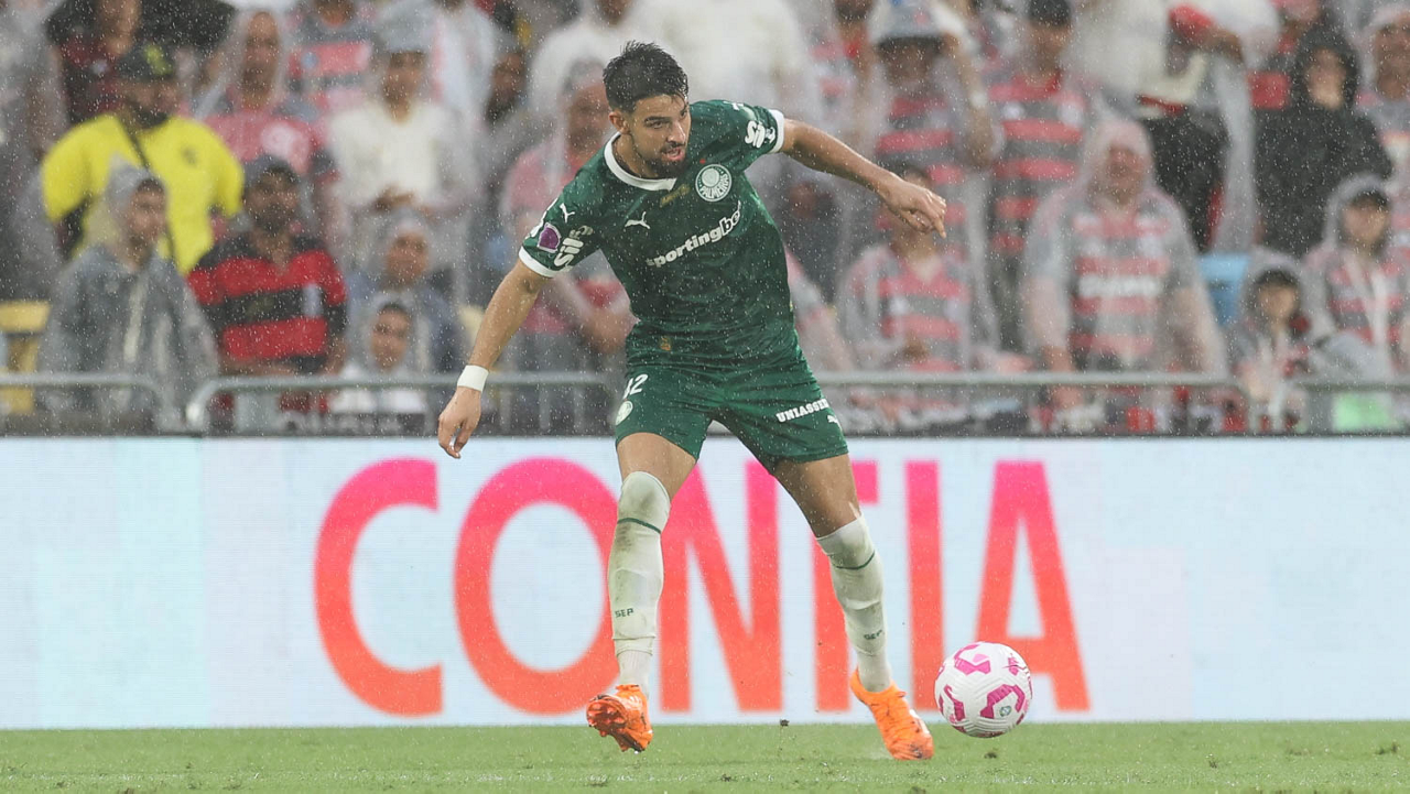 Flaco López desafia zagueiros do Flamengo em busca do título da Libertadores nesta final decisiva