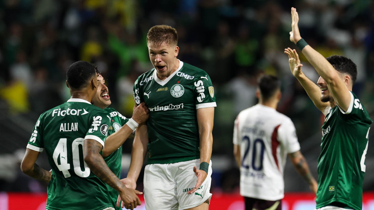 Palmeiras defende sua invencibilidade e liderança em emocionantes clássicos no Brasileiro