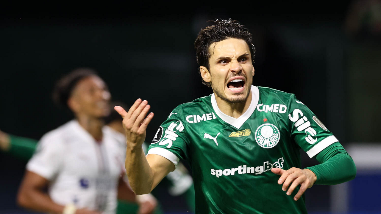 Raphael Veiga desafia limites e mira recorde histórico com o Palmeiras na Libertadores