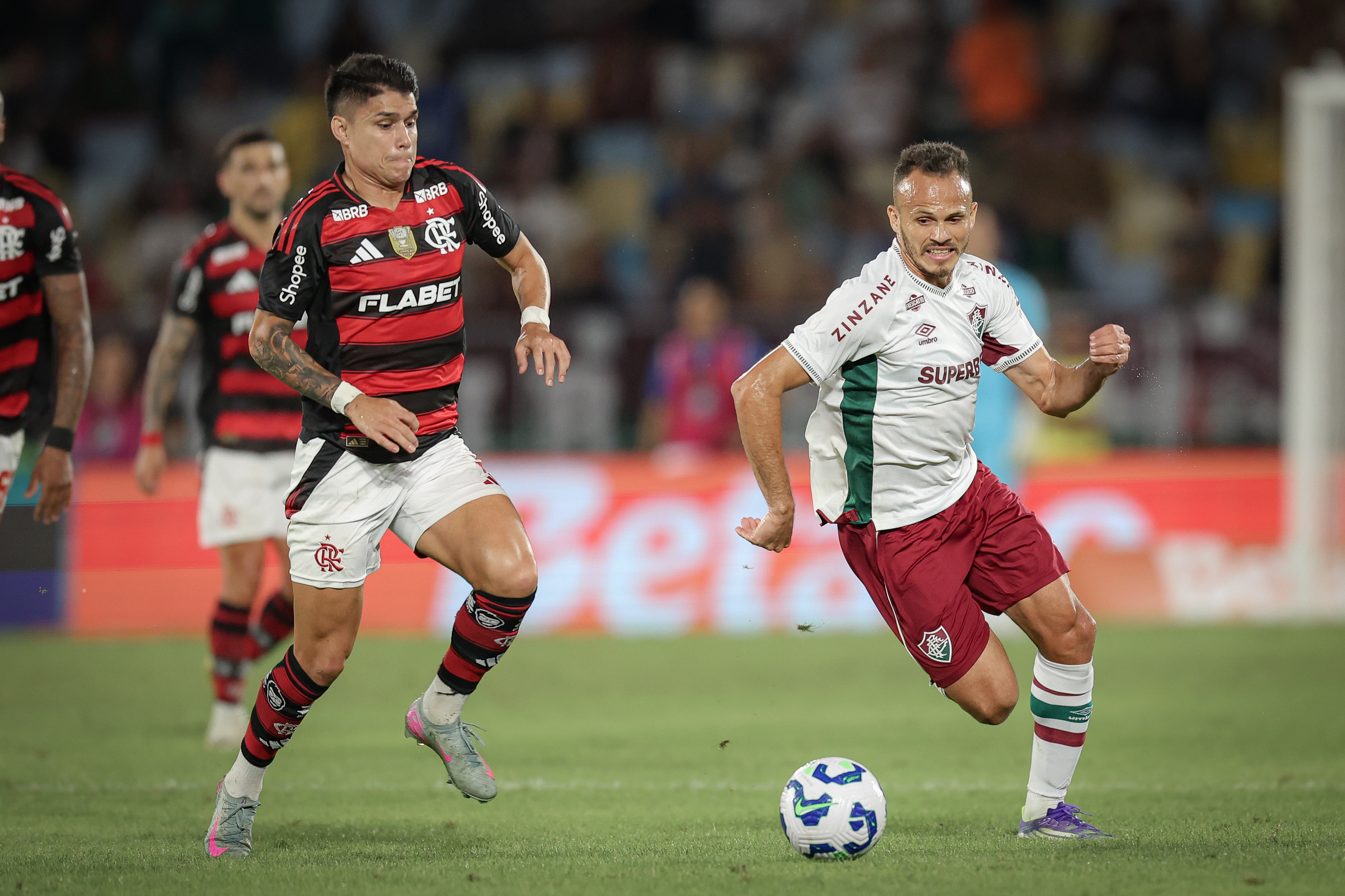 Fluminense e Flamengo se enfrentam em um clássico decisivo pelo Brasileirão; saiba onde assistir!