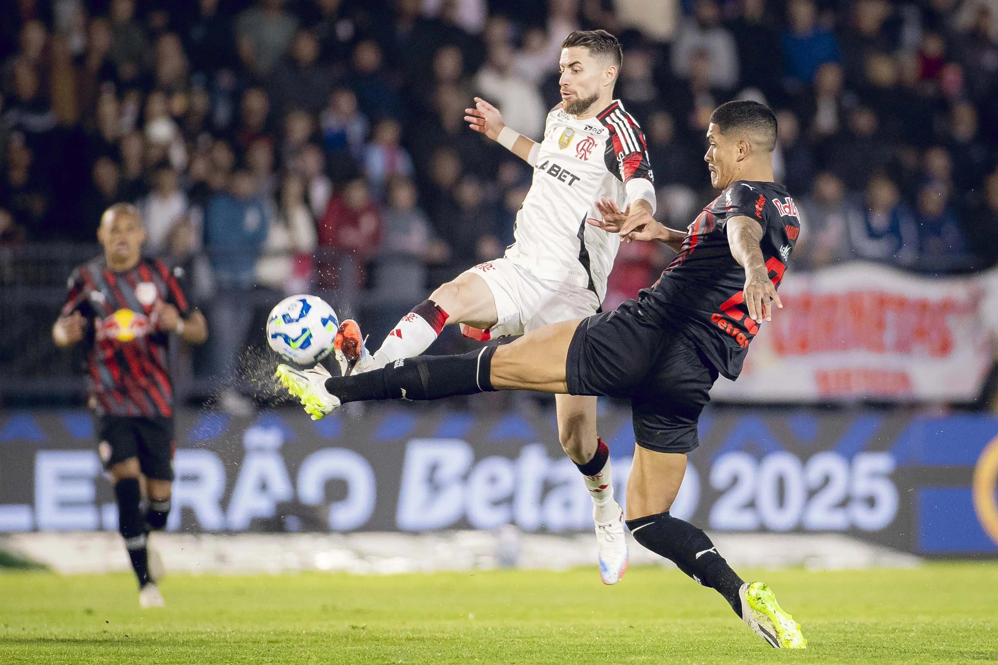 Bragantino domina e expõe fragilidade do Flamengo no Brasileirão