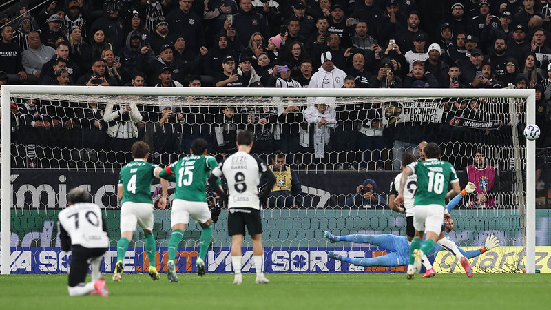 Multa pesada: R$ 20 mil em Jogo: Corinthians sofre multa e admite punição por arremesso em Dérbi