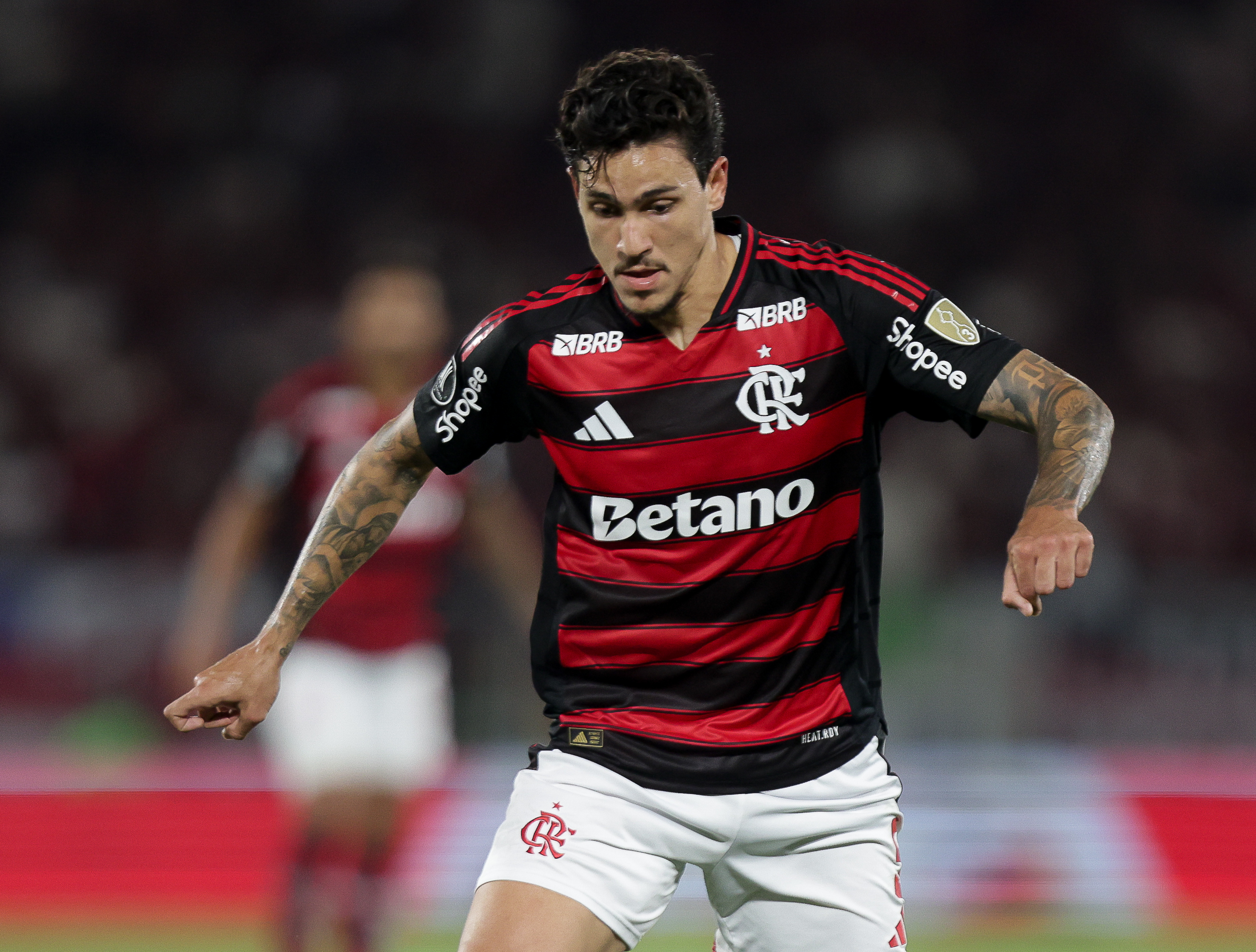 Pedro em jogo: Flamengo aguarda ansiosamente retorno do atacante para a Libertadores