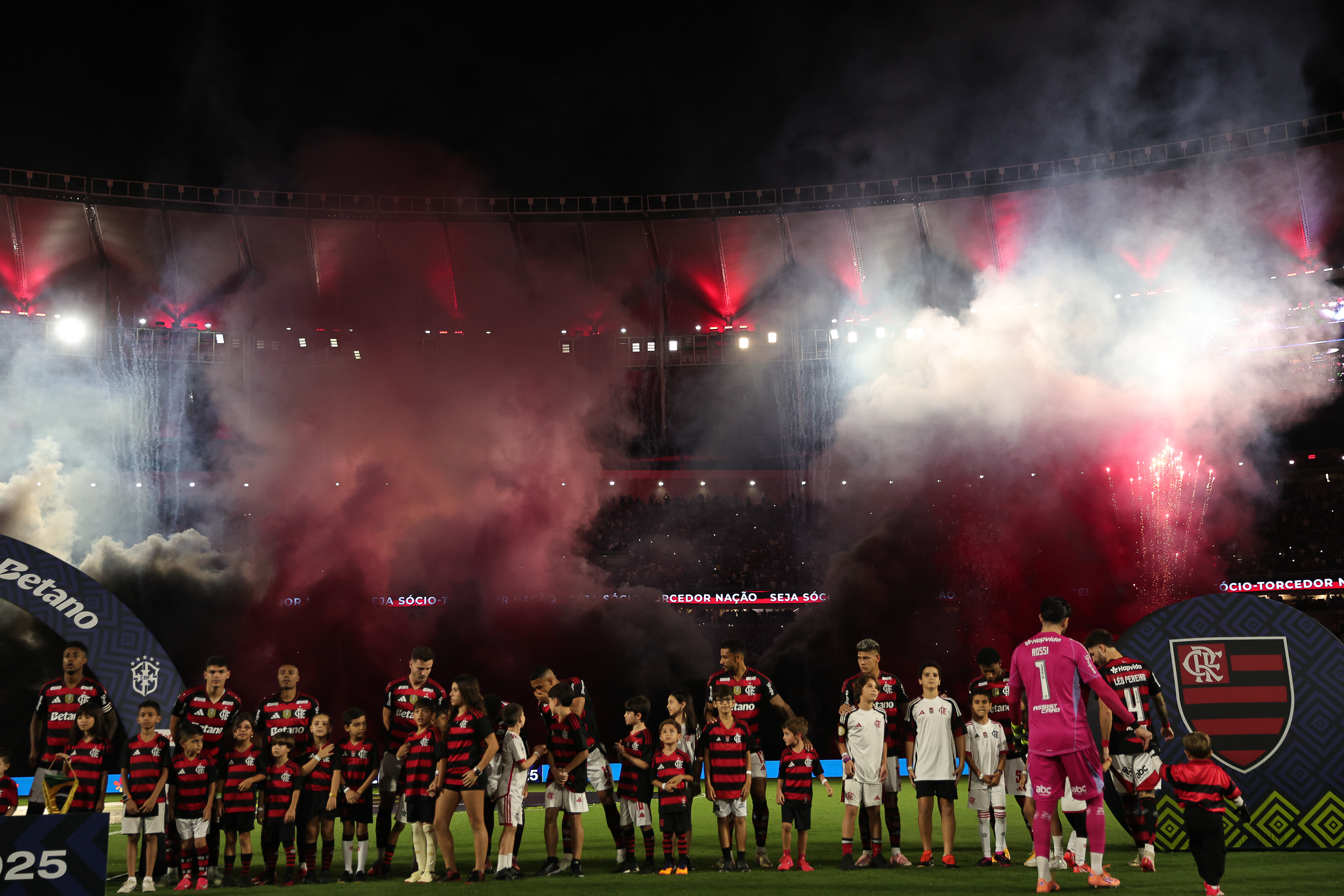 Flamengo se destaca em outubro, lidera crescimento nas redes sociais após chegar à final da Libertadores