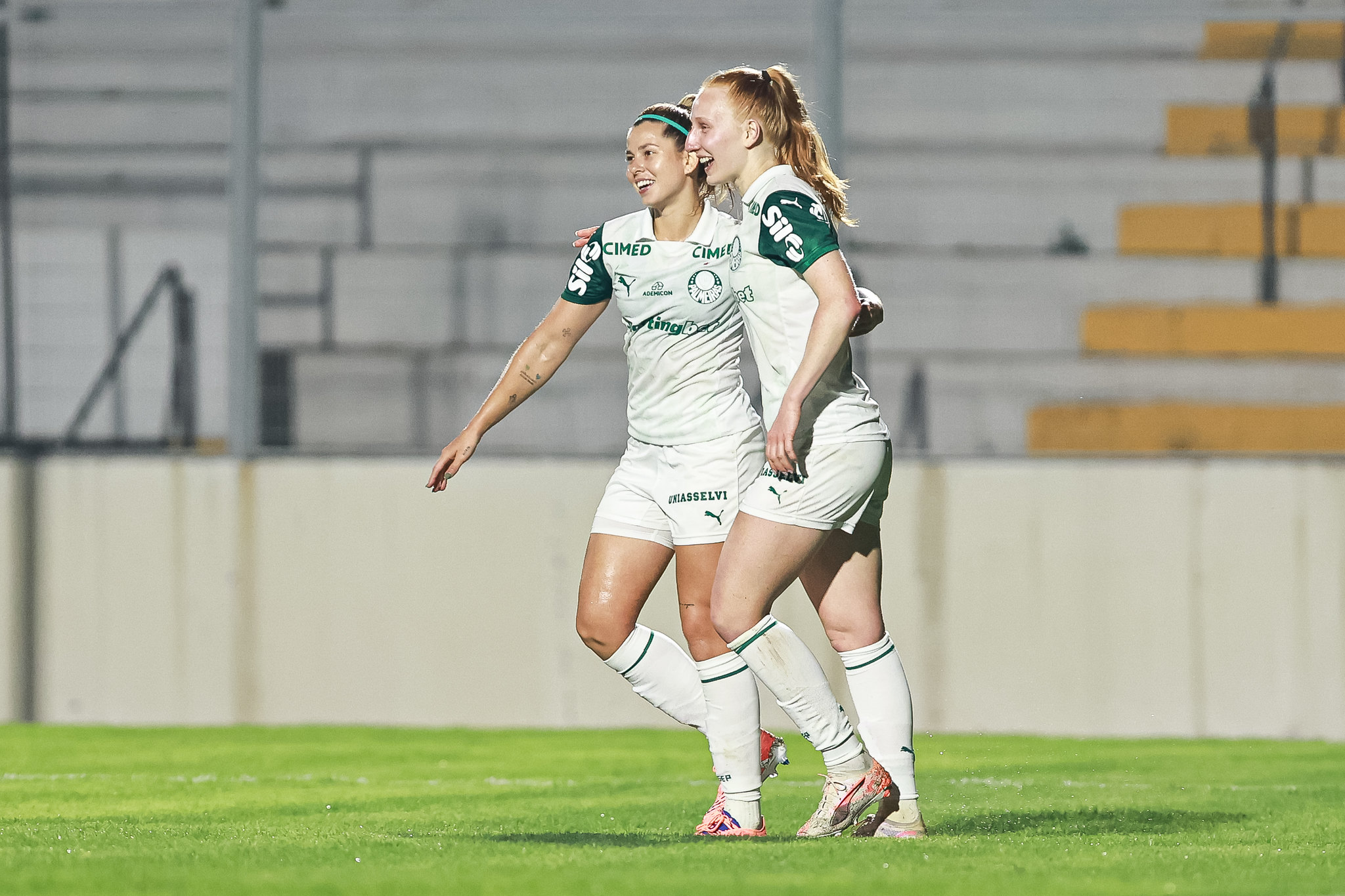 Pati Maldaner celebra golaço decisivo e revela: 