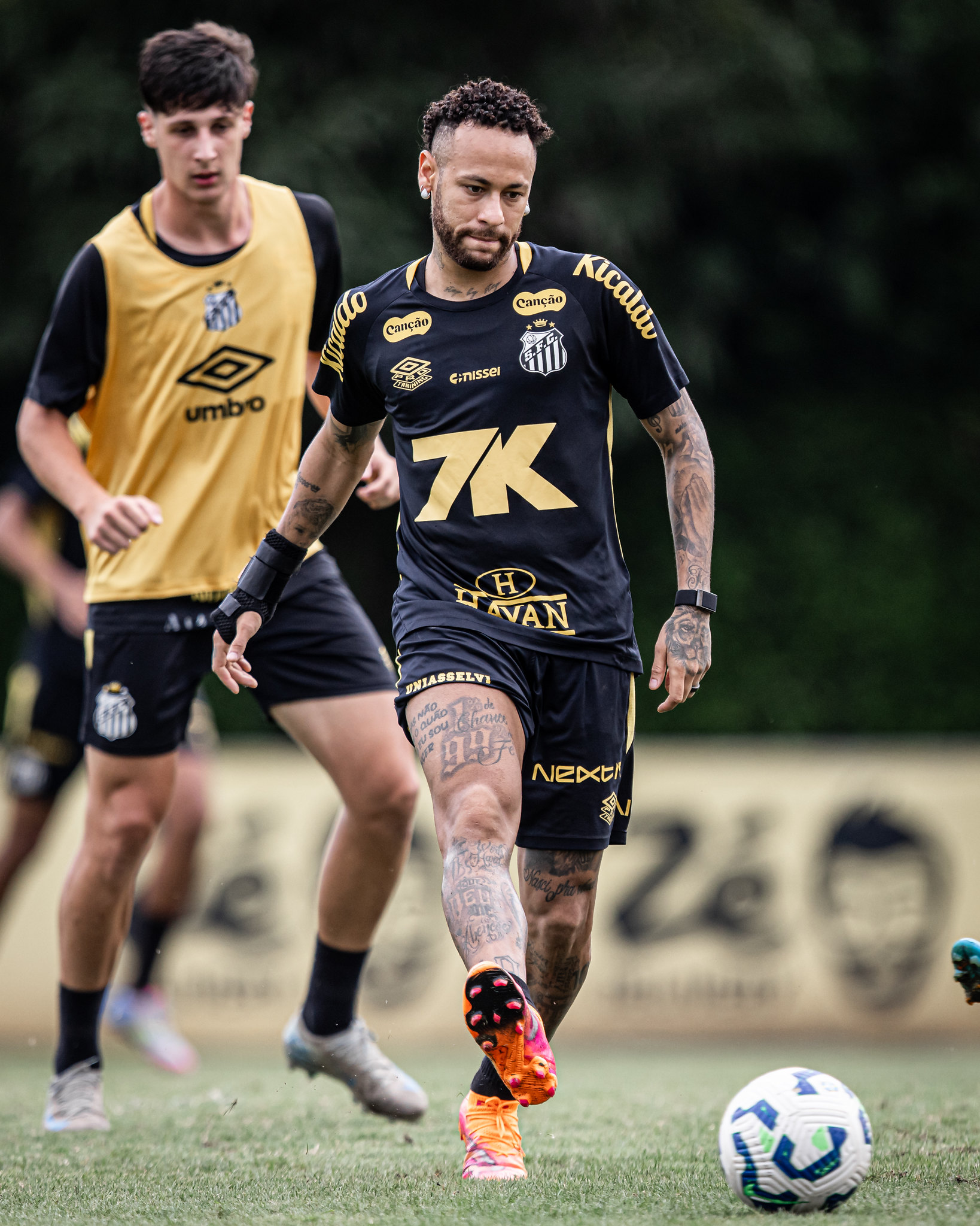 Santos finaliza treinos para o clássico e deve contar com reforços na disputa contra o Palmeiras