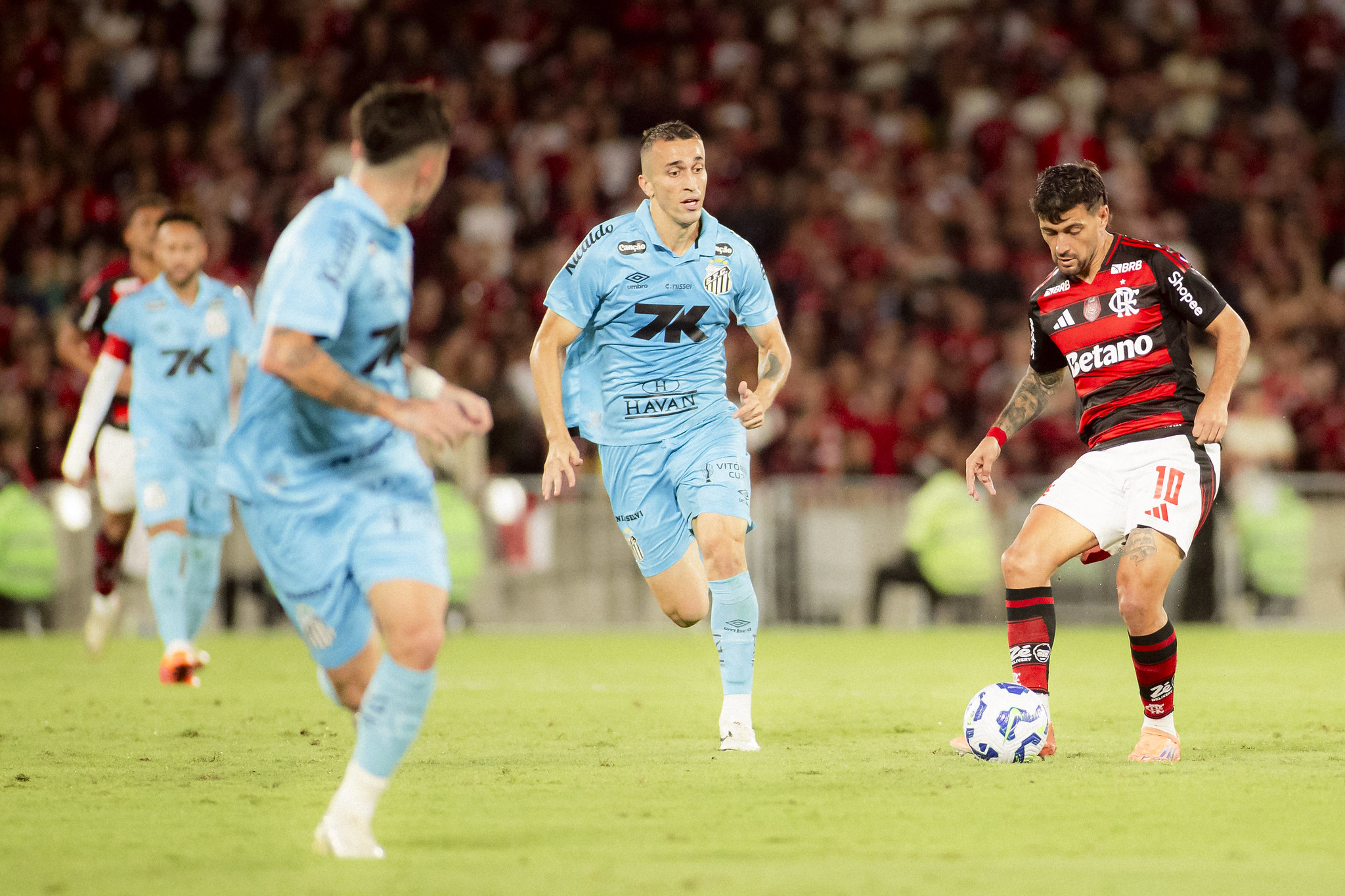 Flamengo e Santos se enfrentam em duelo decisivo pelo Brasileirão; emoções à flor da pele!