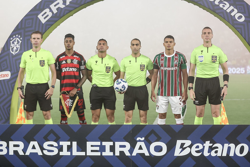 Flamengo contesta erro absurdo do VAR e clama por justiça após derrota para o Fluminense