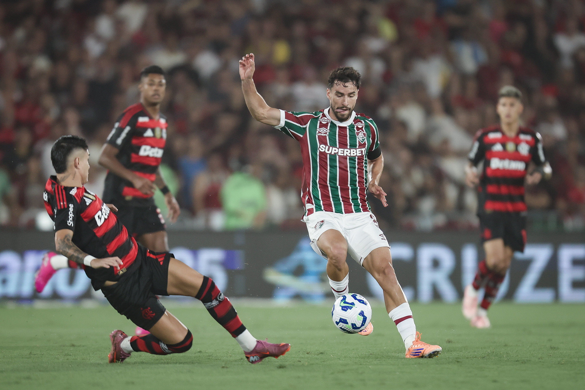 Fluminense e Flamengo se enfrentam em clássico decisivo; rivalidade esquenta no Brasileirão