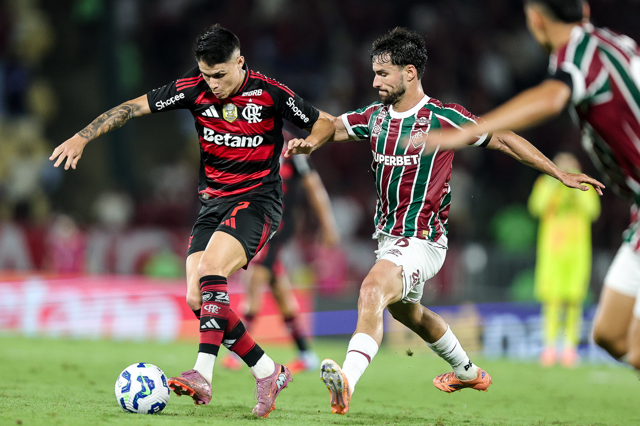 Flamengo é superado pelo Fluminense e vê Palmeiras se aproximar na briga pelo título do Brasileiro