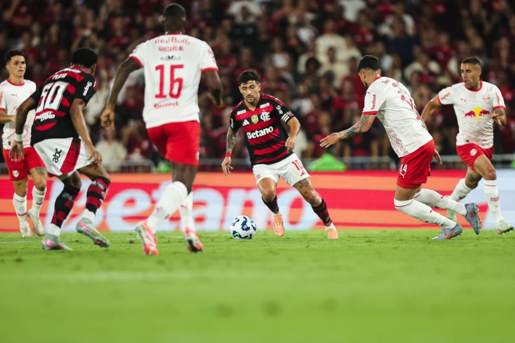 Arrascaeta brilha em vitória no Maracanã, mas evita falar sobre título do Flamengo