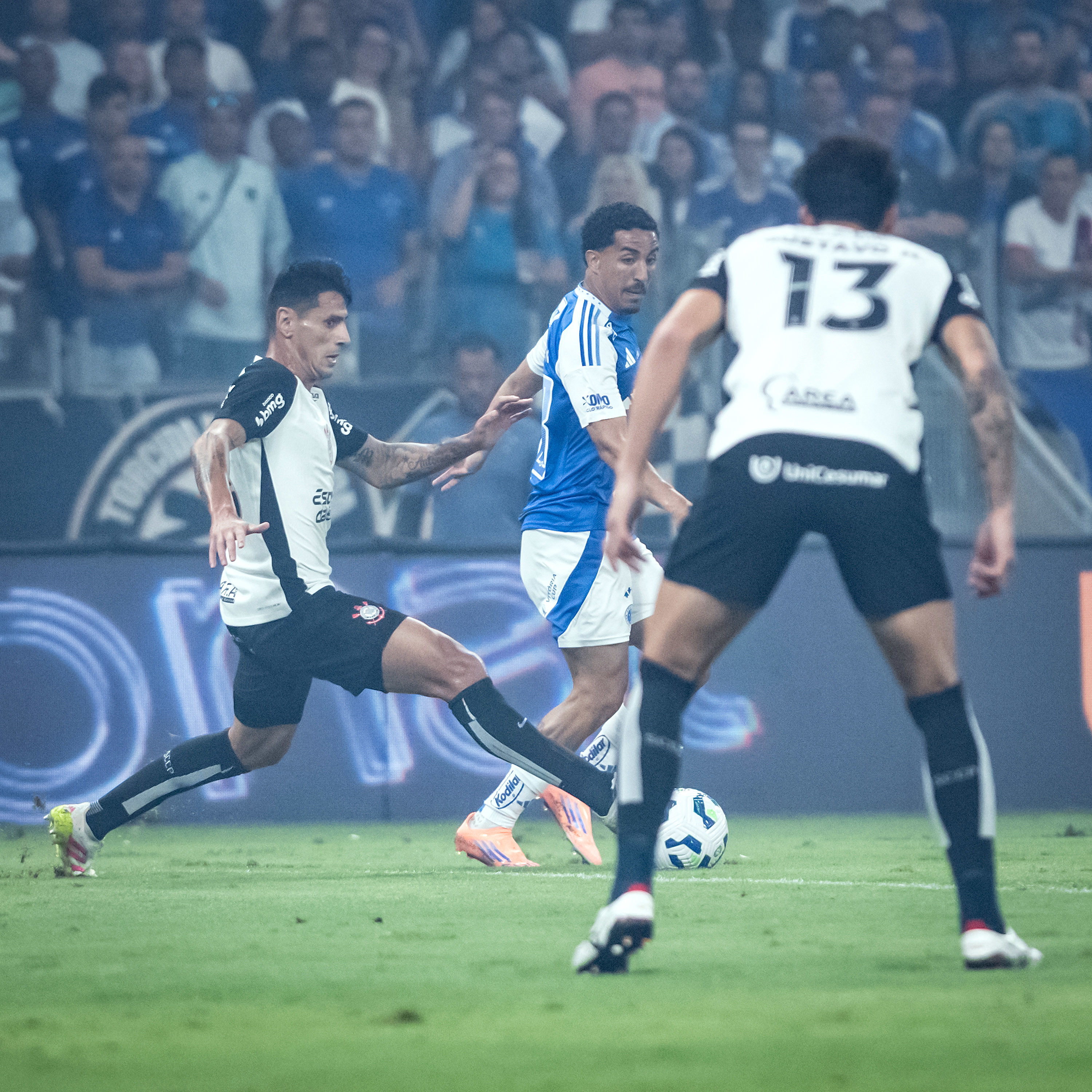 Cruzeiro e Corinthians se enfrentam em jogo eletrizante pelo Brasileirão; veja os melhores momentos!