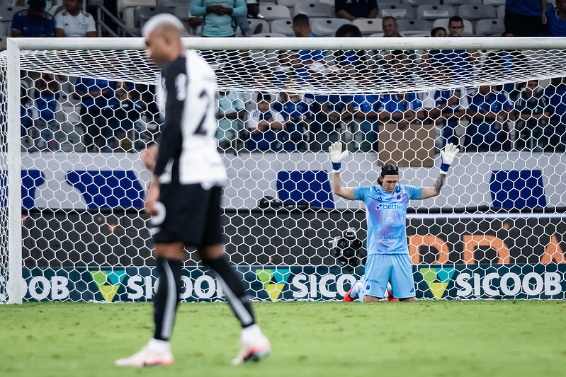 REENCONTRO: Cássio mantém tabu contra o Corinthians e brilha na vitória do Cruzeiro
