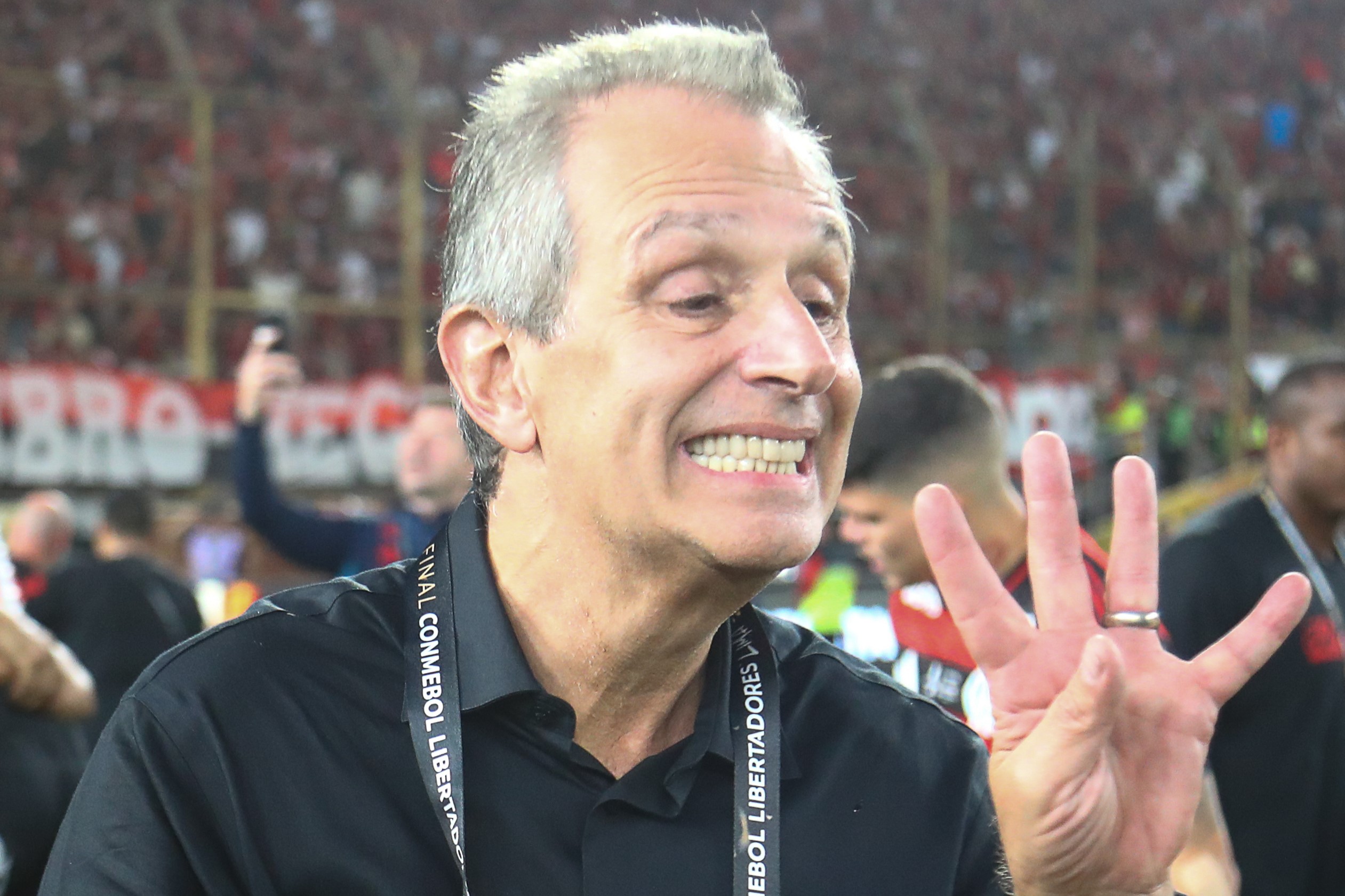 Renovação em jogo: Presidente do Flamengo aposta na permanência de Filipe Luís nos bastidores do clube
