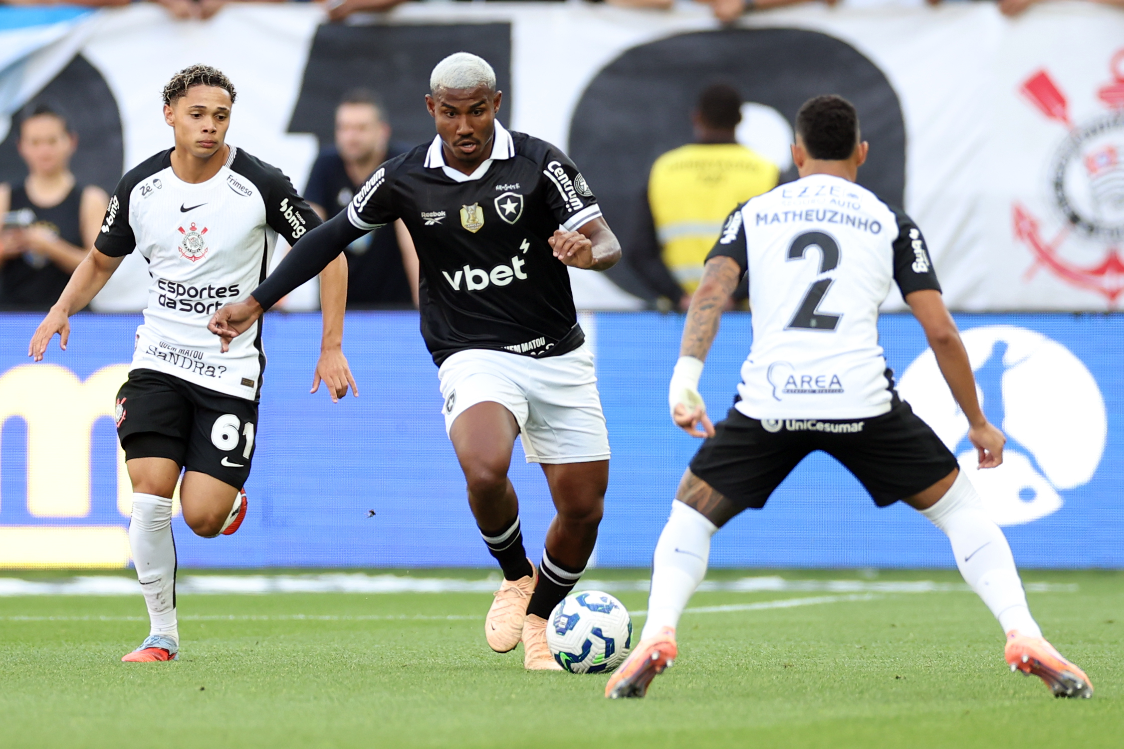 Corinthians e Botafogo em campo: duelo intenso no Brasileirão promete agitar a tabela