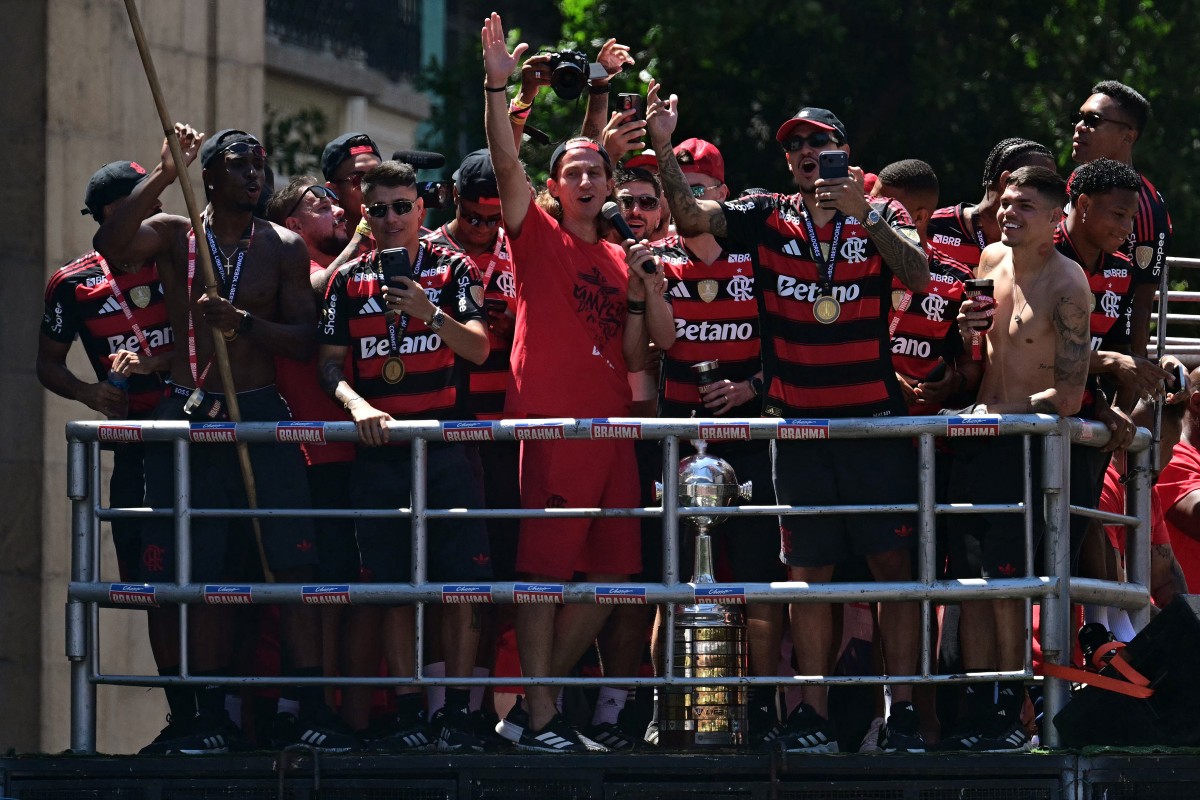 Filipe Luís supera crise interna e conquista a confiança do grupo no Flamengo após polêmica
