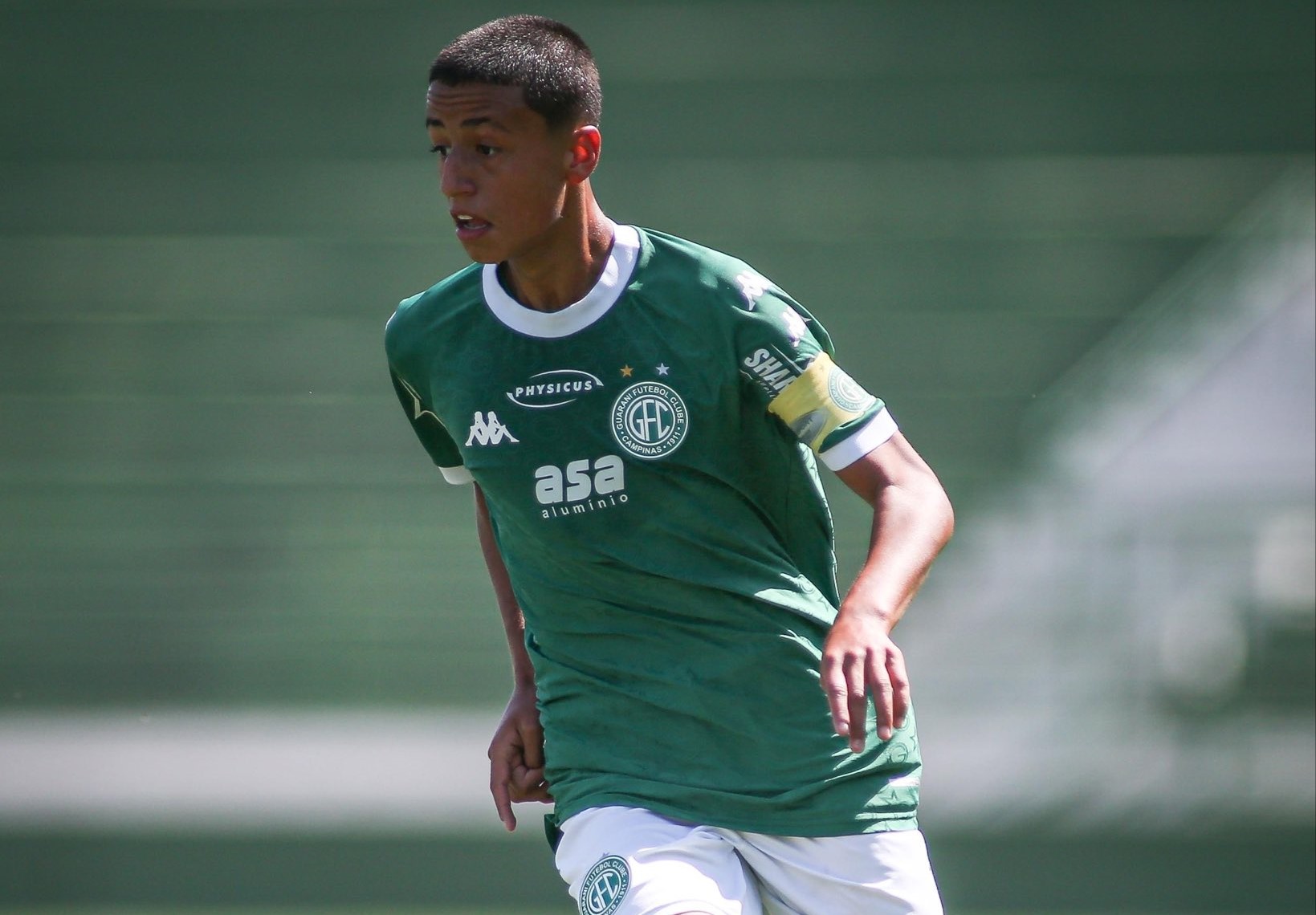 Palmeiras confirma acerto com jovem promessa de 15 anos do Guarani, visando futuro promissor