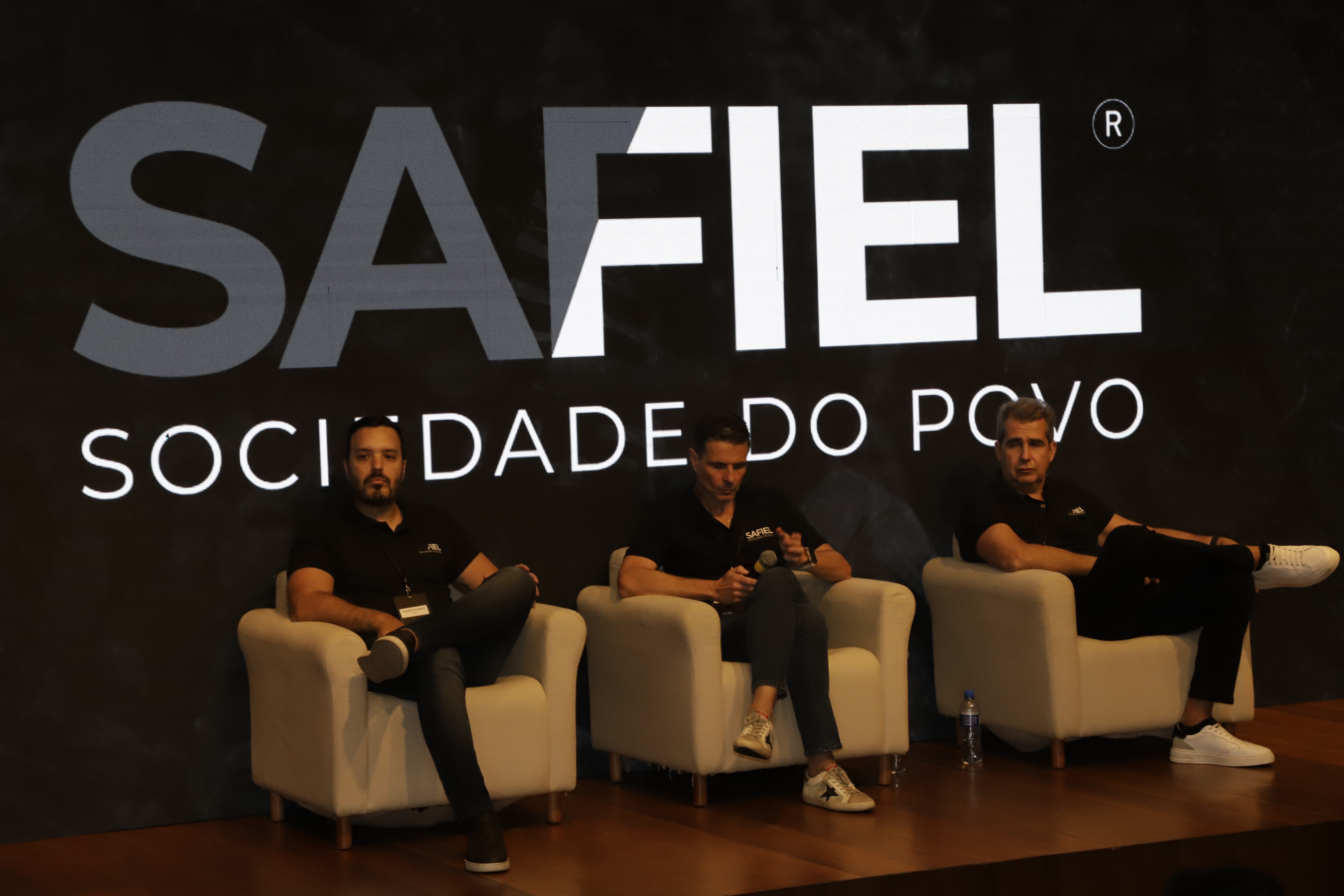 Corinthians enfrenta impasse: SAFiel rebate 