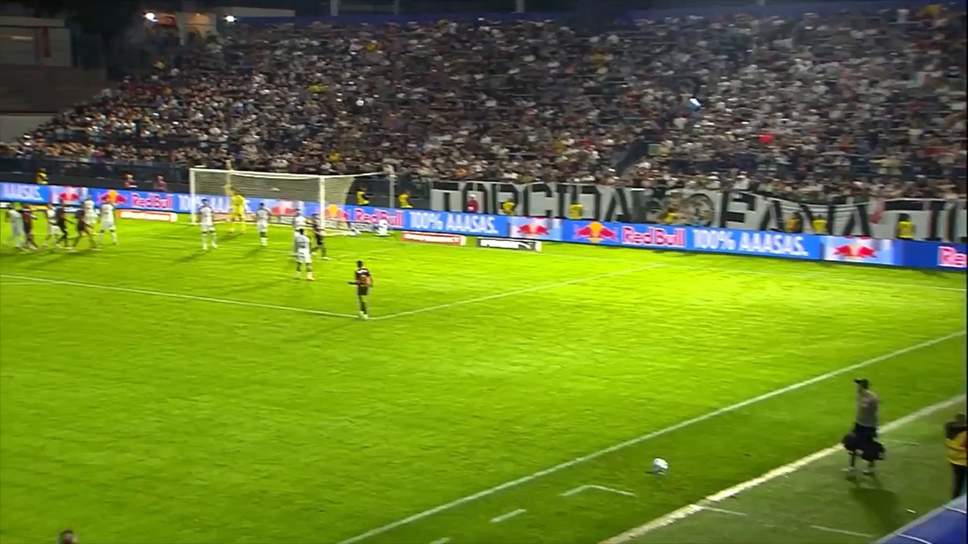 VAR rouba a cena em jogo equilibrado entre Bragantino e Corinthians