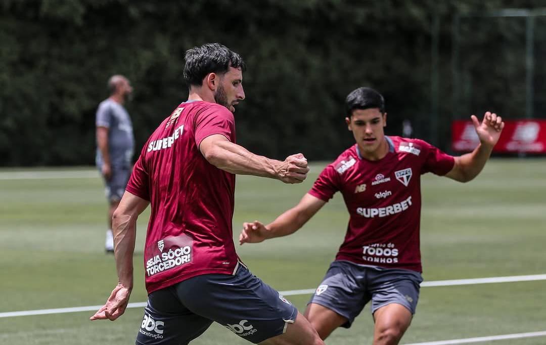 Cédric treina e pode ser a nova arma do São Paulo contra o Flamengo em jogo decisivo
