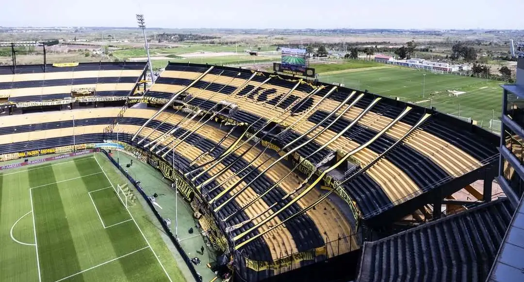 Atacante uruguaio Diego García, do Peñarol, é condenado na Argentina por estupro