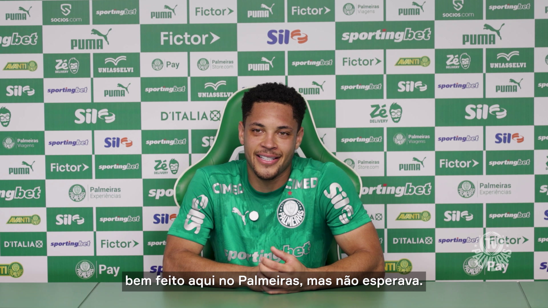 Vitor Roque, atacante do Palmeiras, revela emoção inesperada com convocação para a Seleção