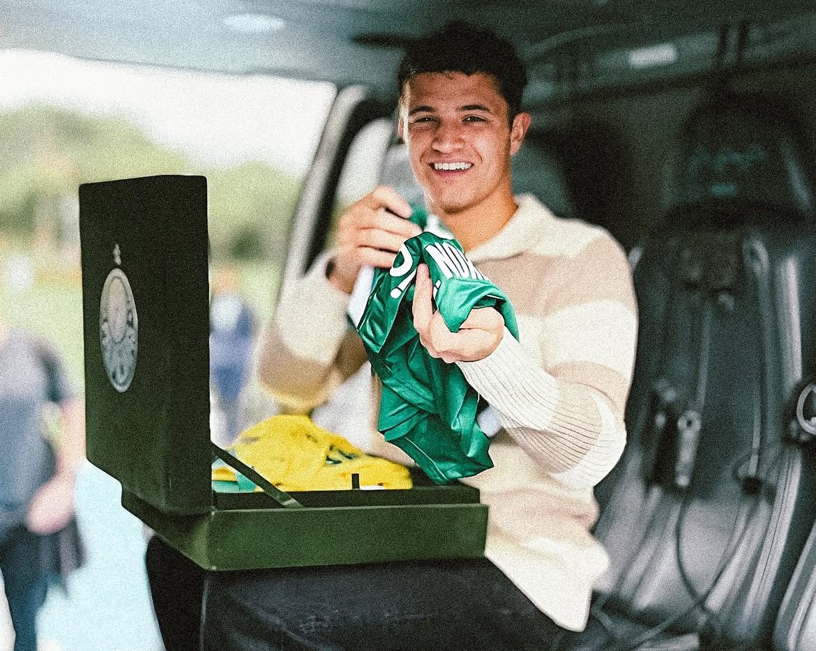 Palmeiras surpreende Lando Norris com camisas antes do GP de São Paulo na F1