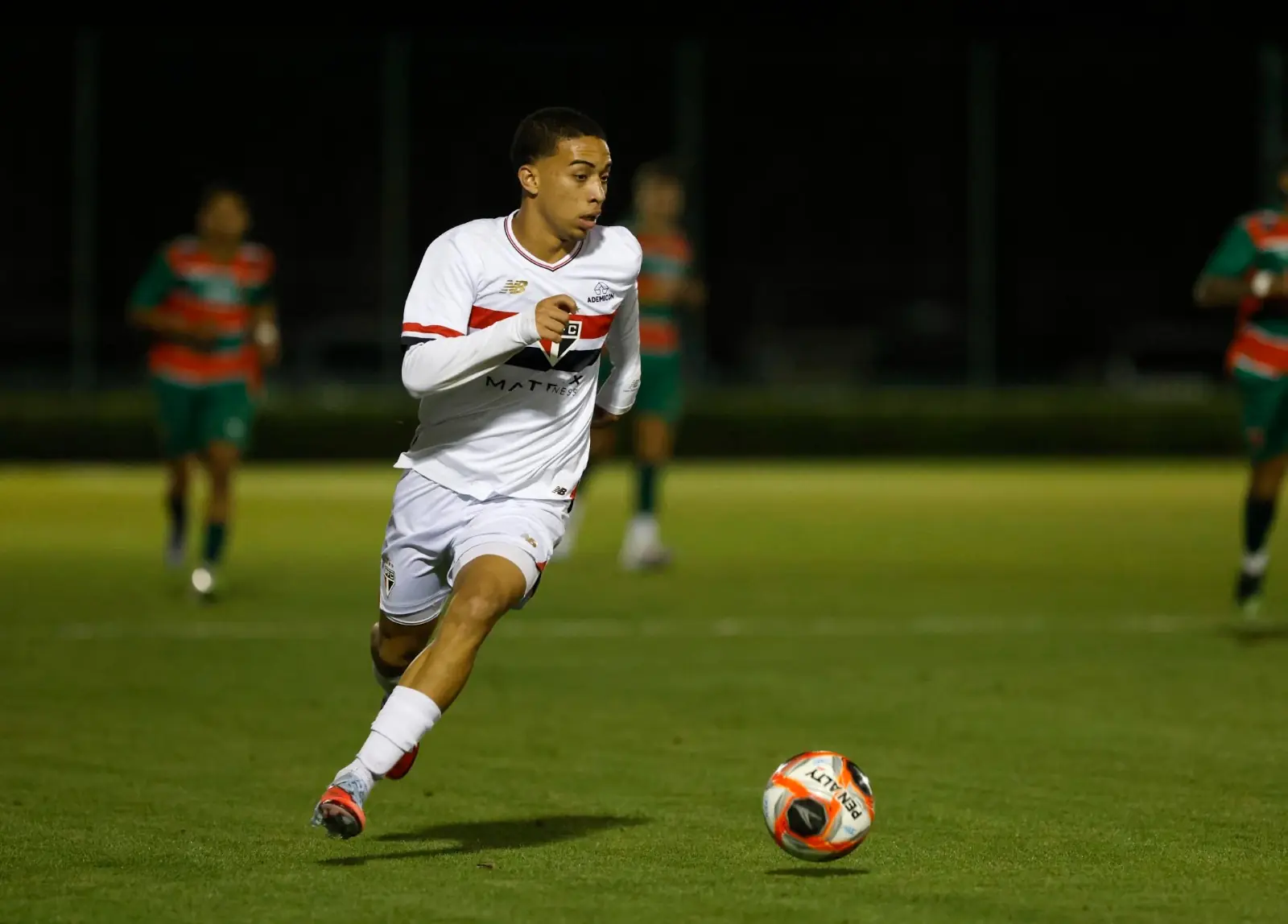 Novo craque: Joia de Cotia estreia no time principal em triunfo do São Paulo sobre o Internacional