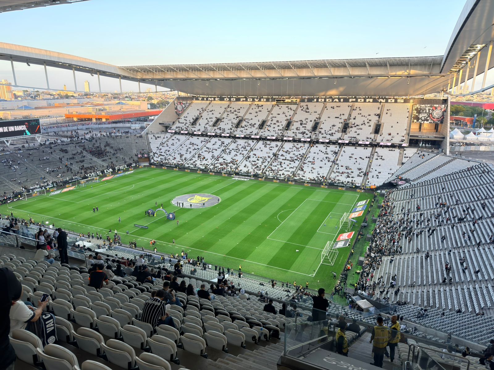 Corinthians e São Paulo definem escalações para o Majestoso, com tensão no ar e rivalidade à flor da pele