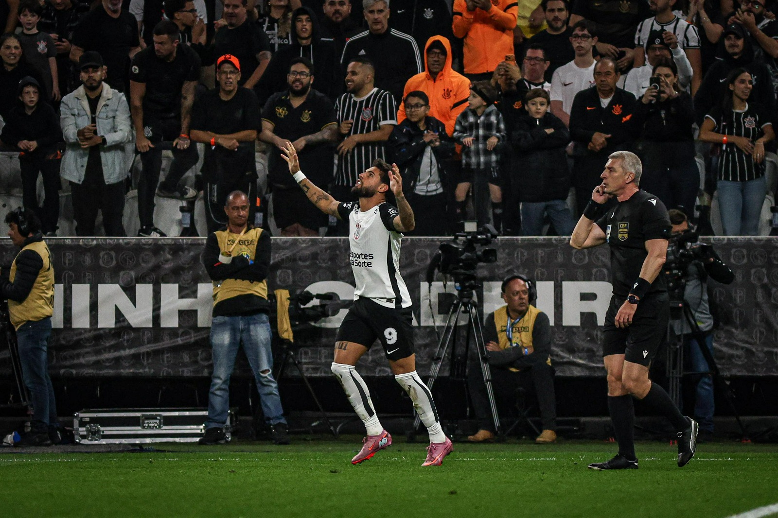 Corinthians não dá chance e vence Majestoso, pressionando São Paulo na classificação do Brasileiro