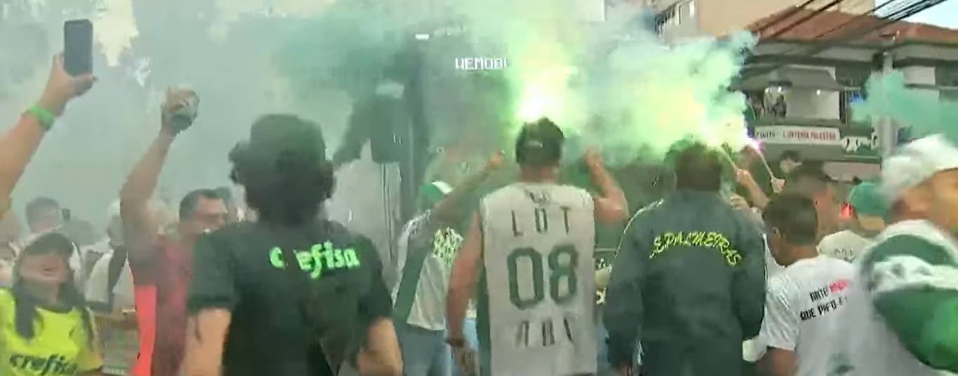Clima de final histórica!! Torcida do Palmeiras organiza festa épica para motivar elenco antes da final da Libertadores