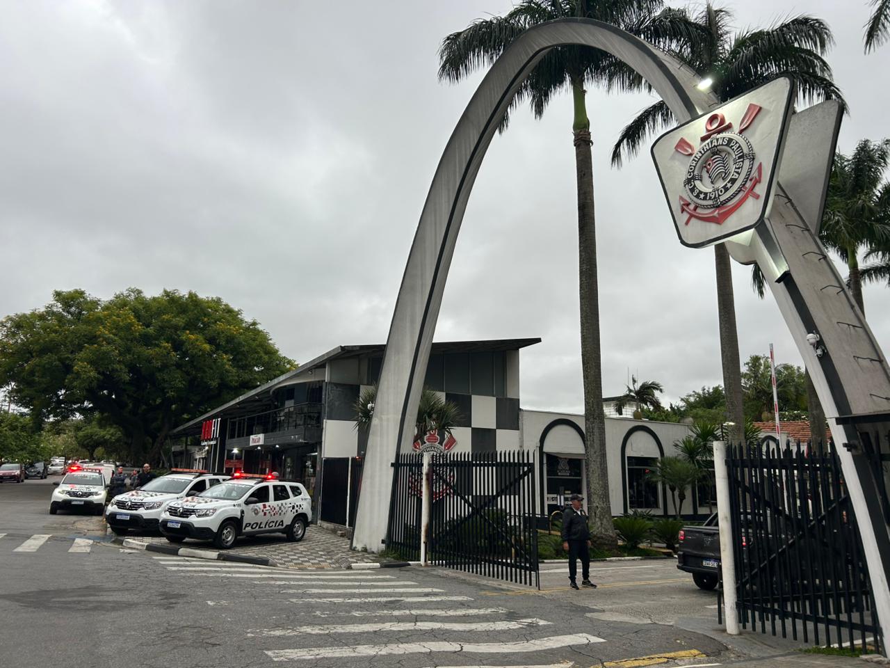 Corinthians discute mudanças no estatuto; conselheiros adiam votação para aprofundar debate