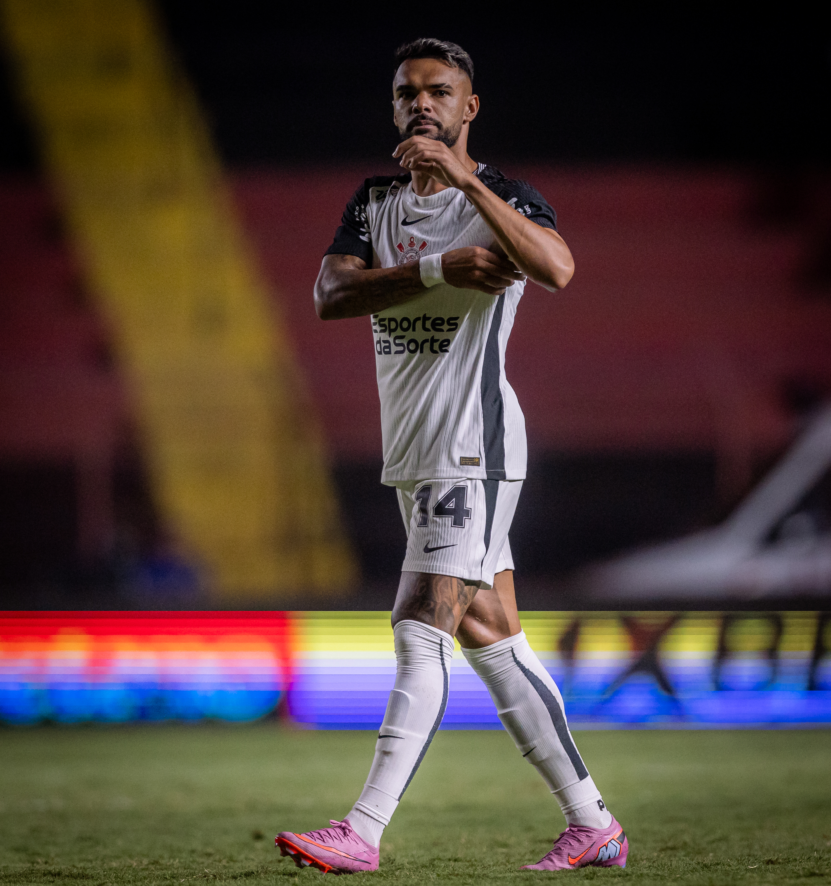 LESÃO PREOCUPA? Raniele sai machucado, Angileri entra e comete pênalti desnecessário