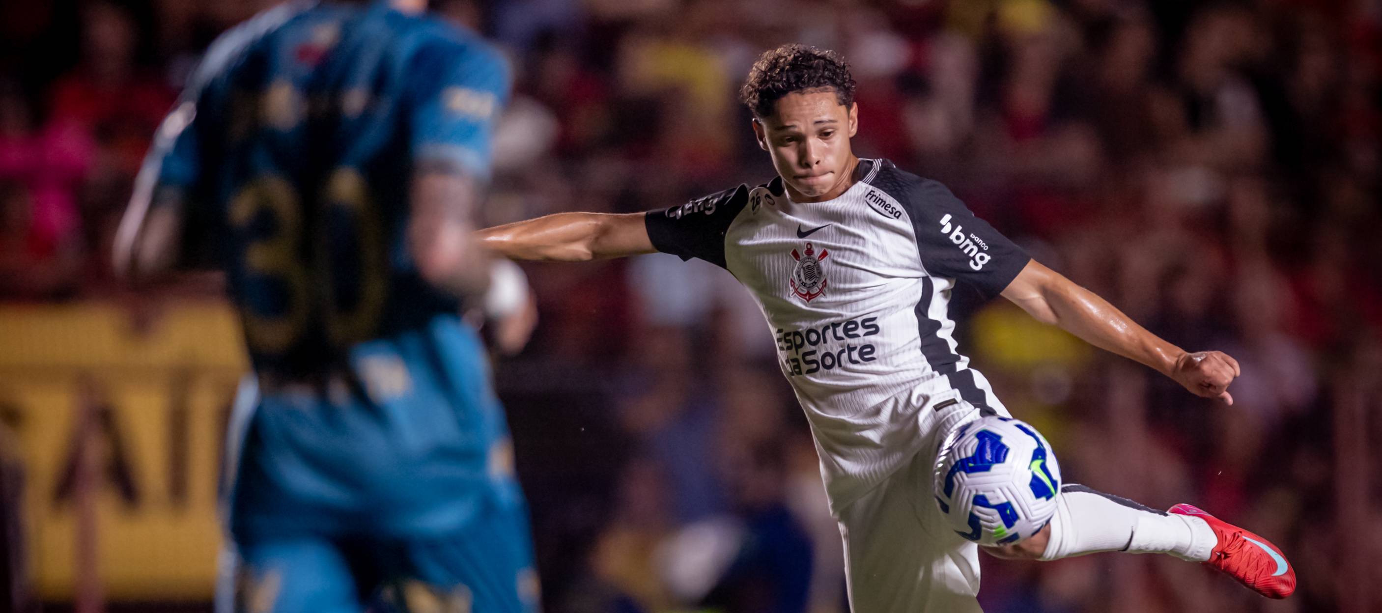 Corinthians surpreende e aposta em jovem da base como titular pela 1ª vez contra o Ceará